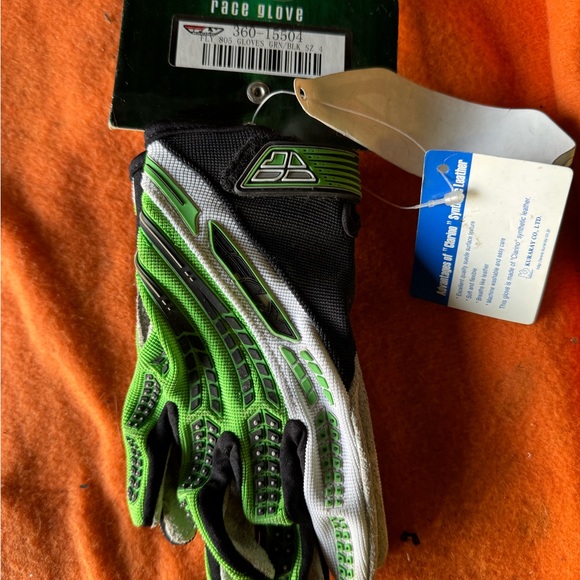 Fly Racing Kids Gloves - Picture 2 of 3